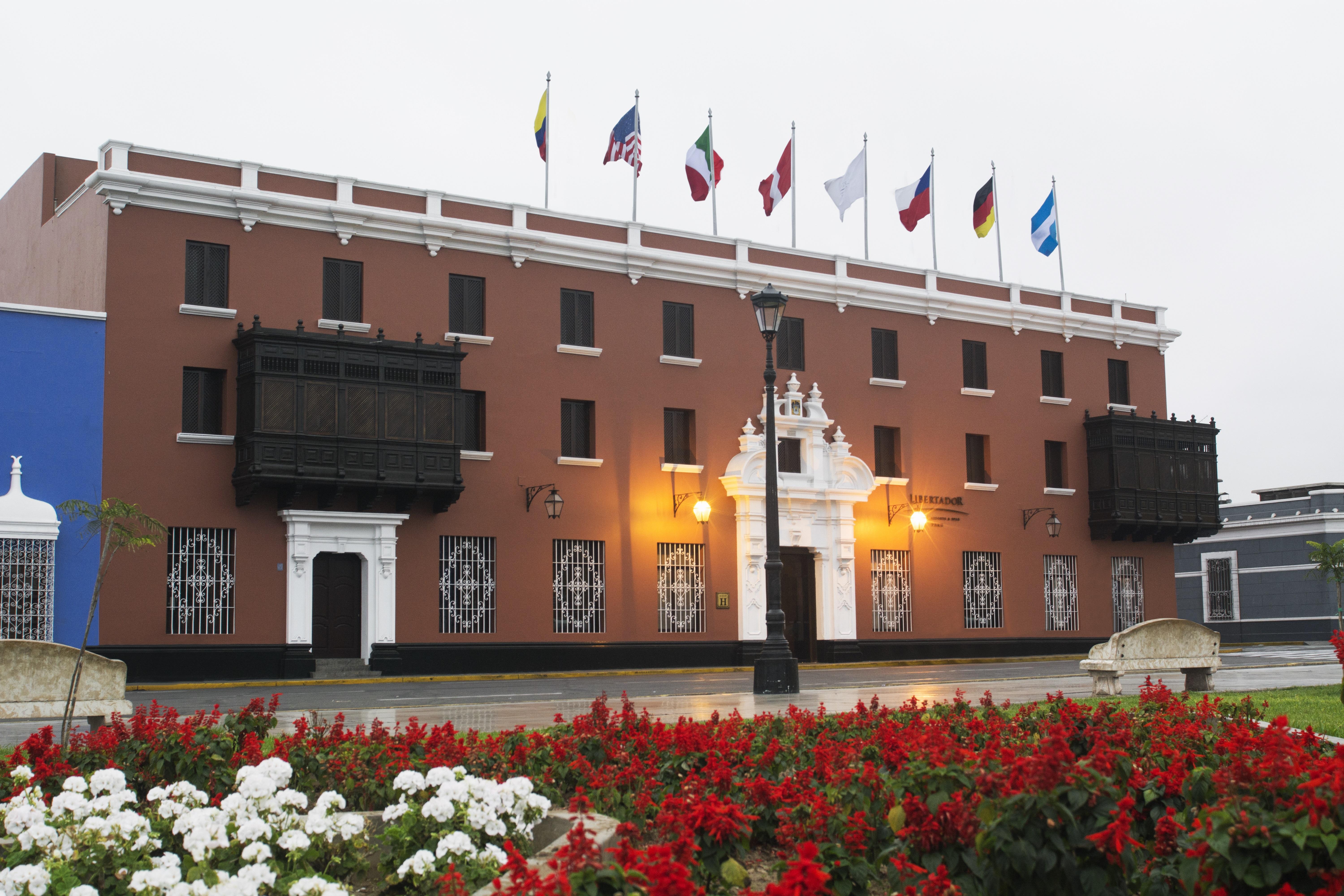 Отель Costa Del Sol Trujillo Centro Экстерьер фото