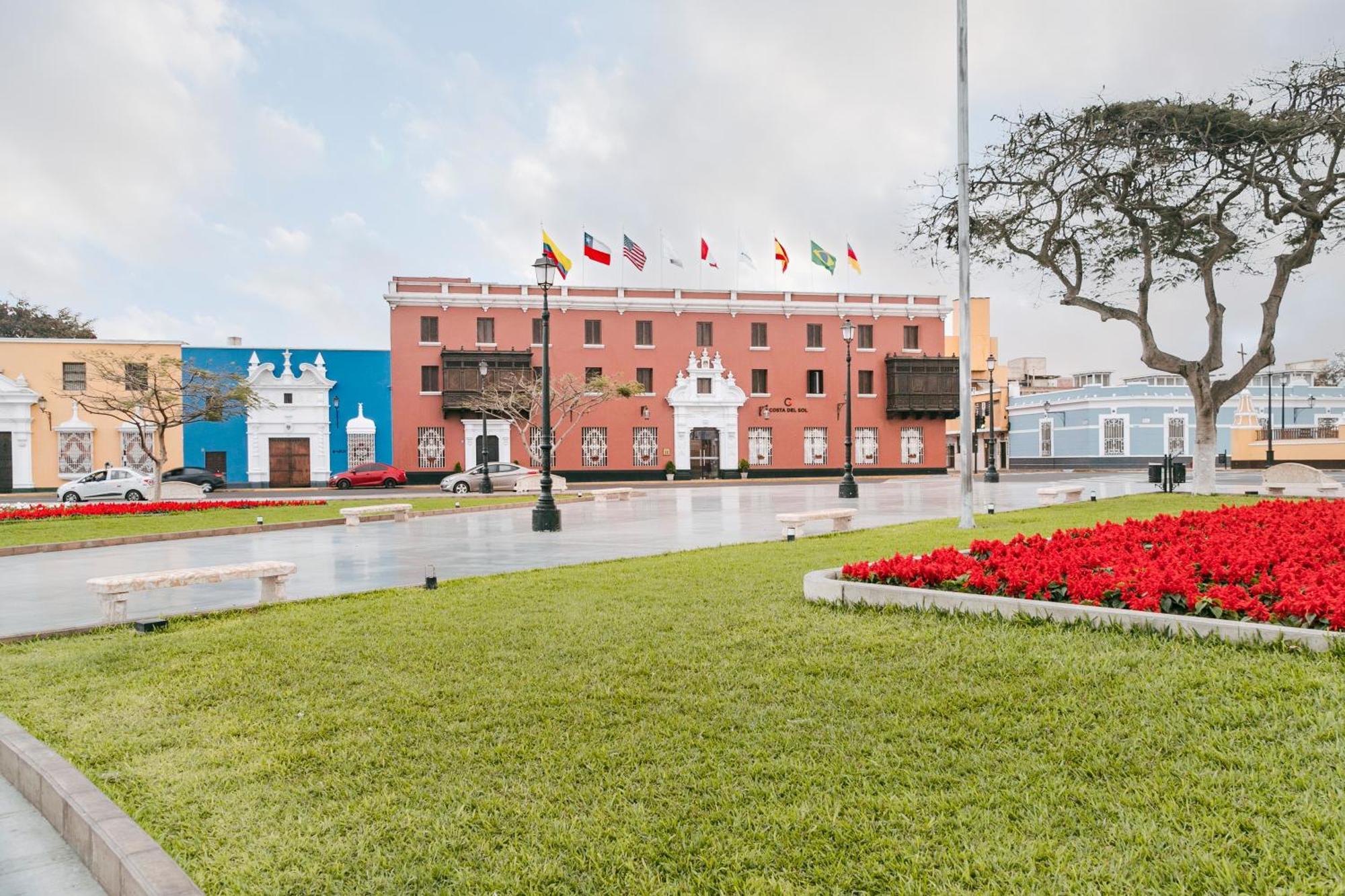 Отель Costa Del Sol Trujillo Centro Экстерьер фото
