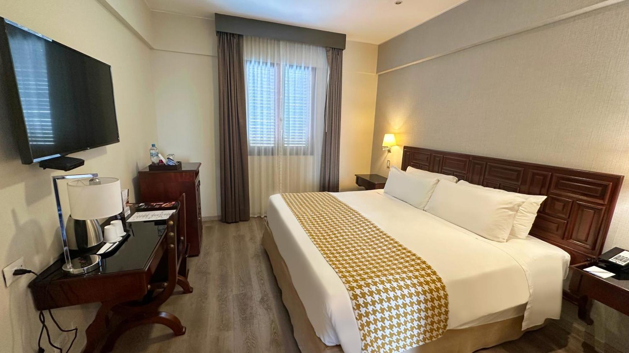 Отель Costa Del Sol Trujillo Centro Экстерьер фото