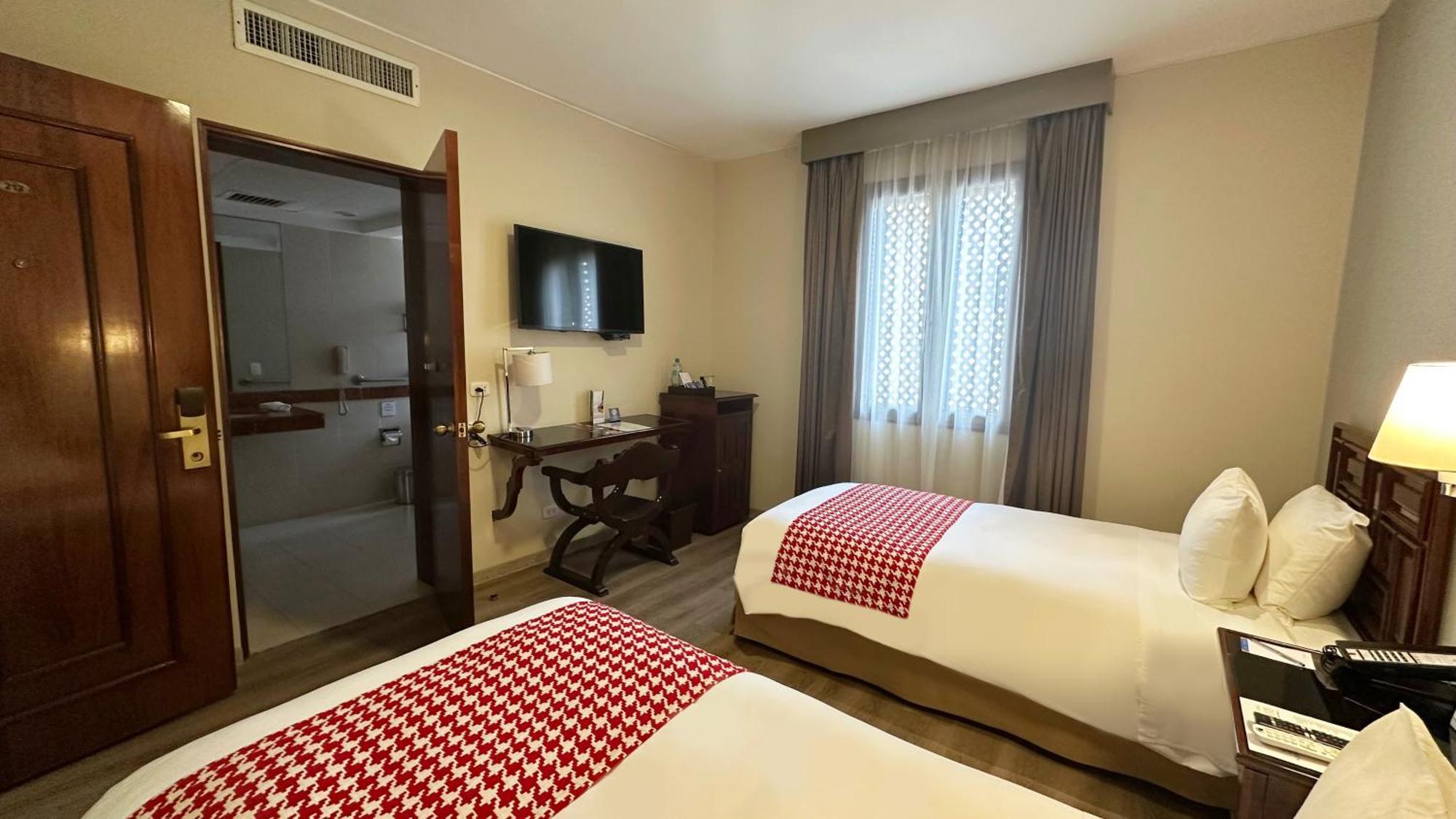 Отель Costa Del Sol Trujillo Centro Экстерьер фото