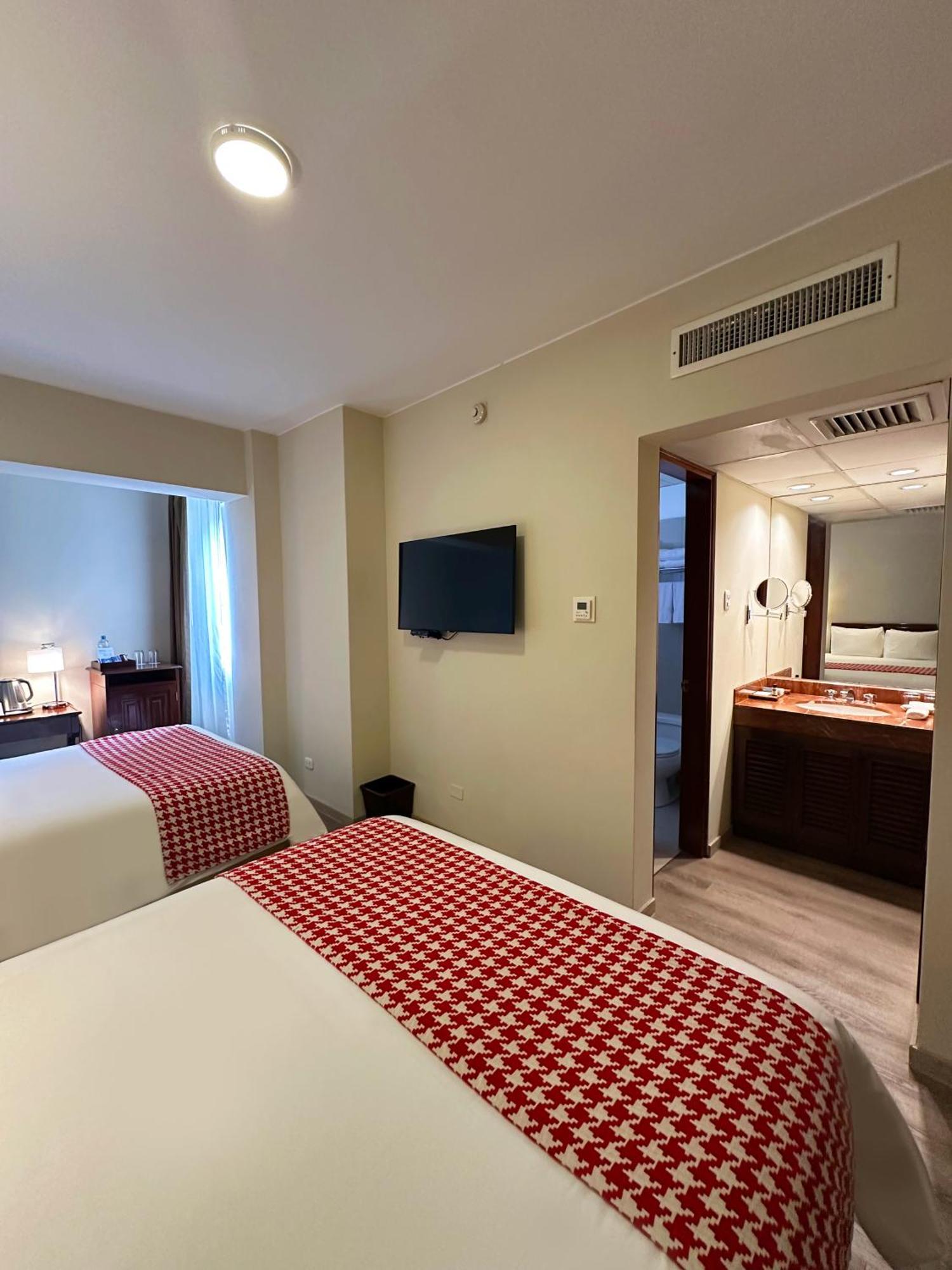 Отель Costa Del Sol Trujillo Centro Экстерьер фото