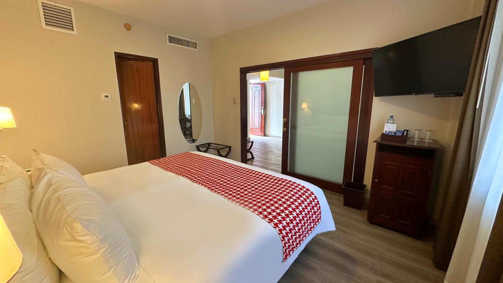 Отель Costa Del Sol Trujillo Centro Экстерьер фото