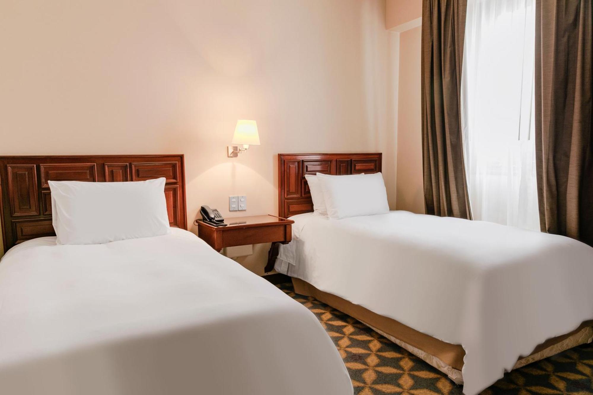 Отель Costa Del Sol Trujillo Centro Экстерьер фото